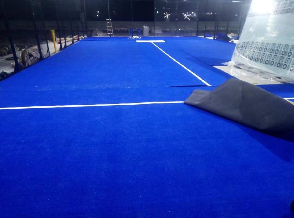 Can you convert a tennis court to a padel court?